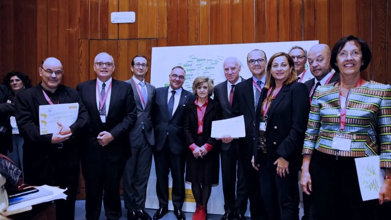 La ministra de Sanidad con el consejero y todos los premiados canarios_Fotor