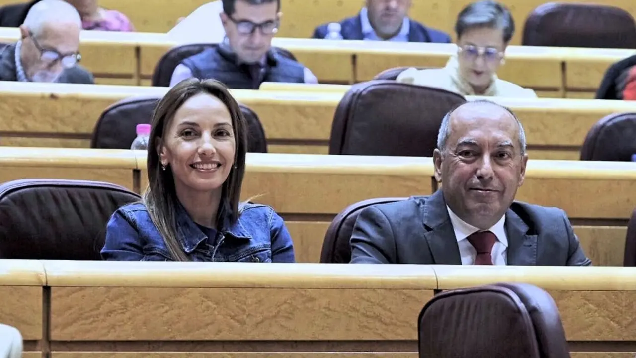 Senadores Olivia Delgado y Julio Cruz_Fotor