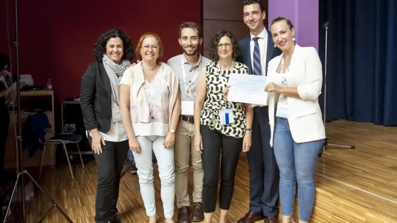 Profesionales autores del trabajo premiado en el Congreso de Farmacolog&iacute;a Cl&iacute;nica_Fotor