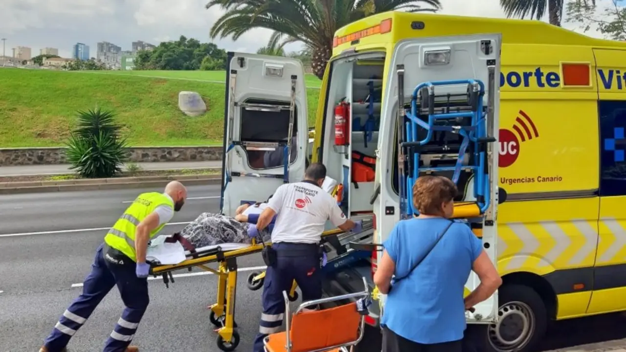 Pr&aacute;cticas de militares en ambulancias del SUC_Fotor