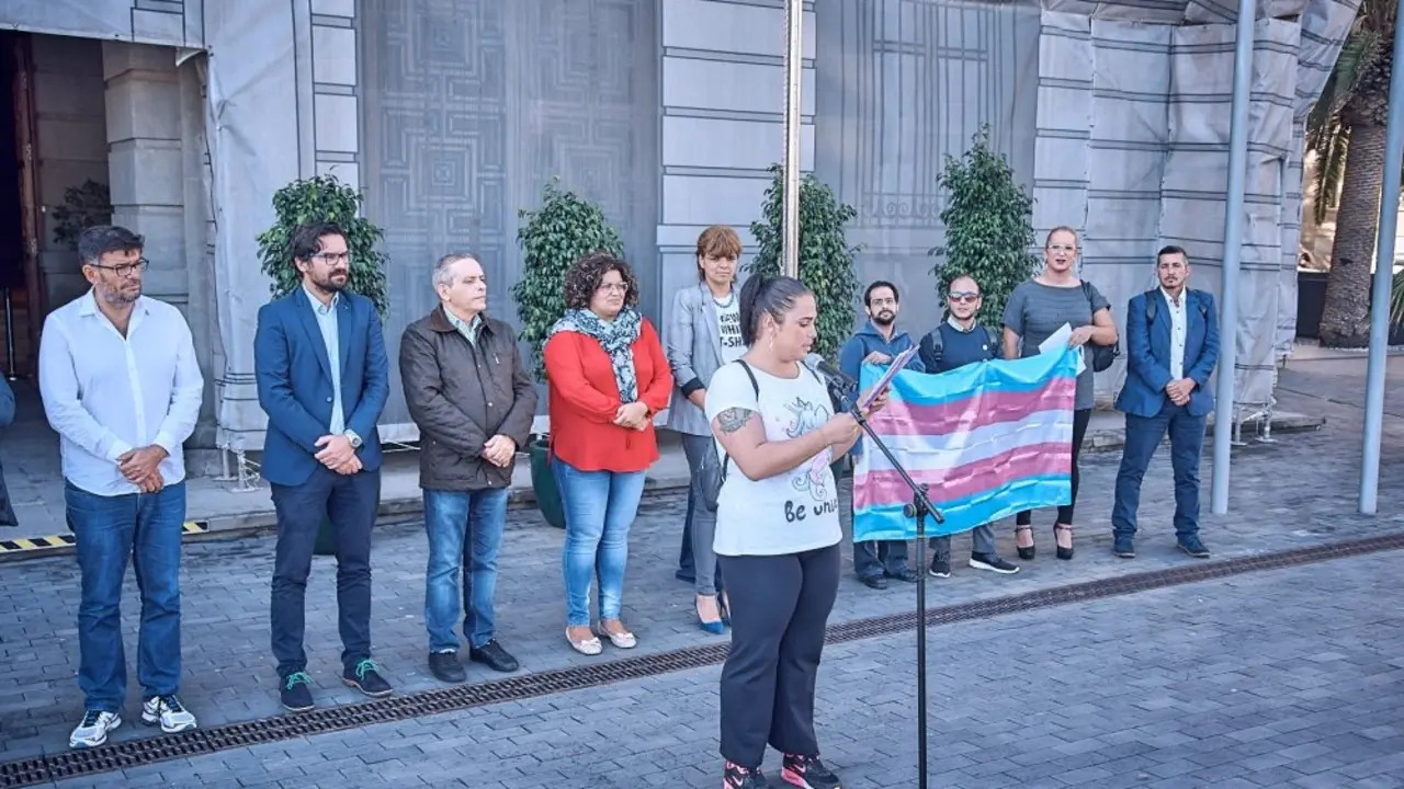 181120_izado_bandera_lgtb_tc_ 03_Fotor