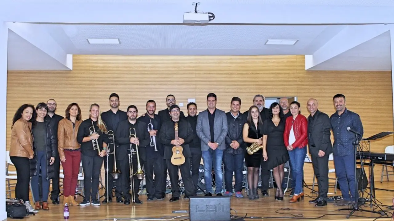 La nueva Big Band formada junto al Alcalde y miembros del grupo de gobierno_Fotor