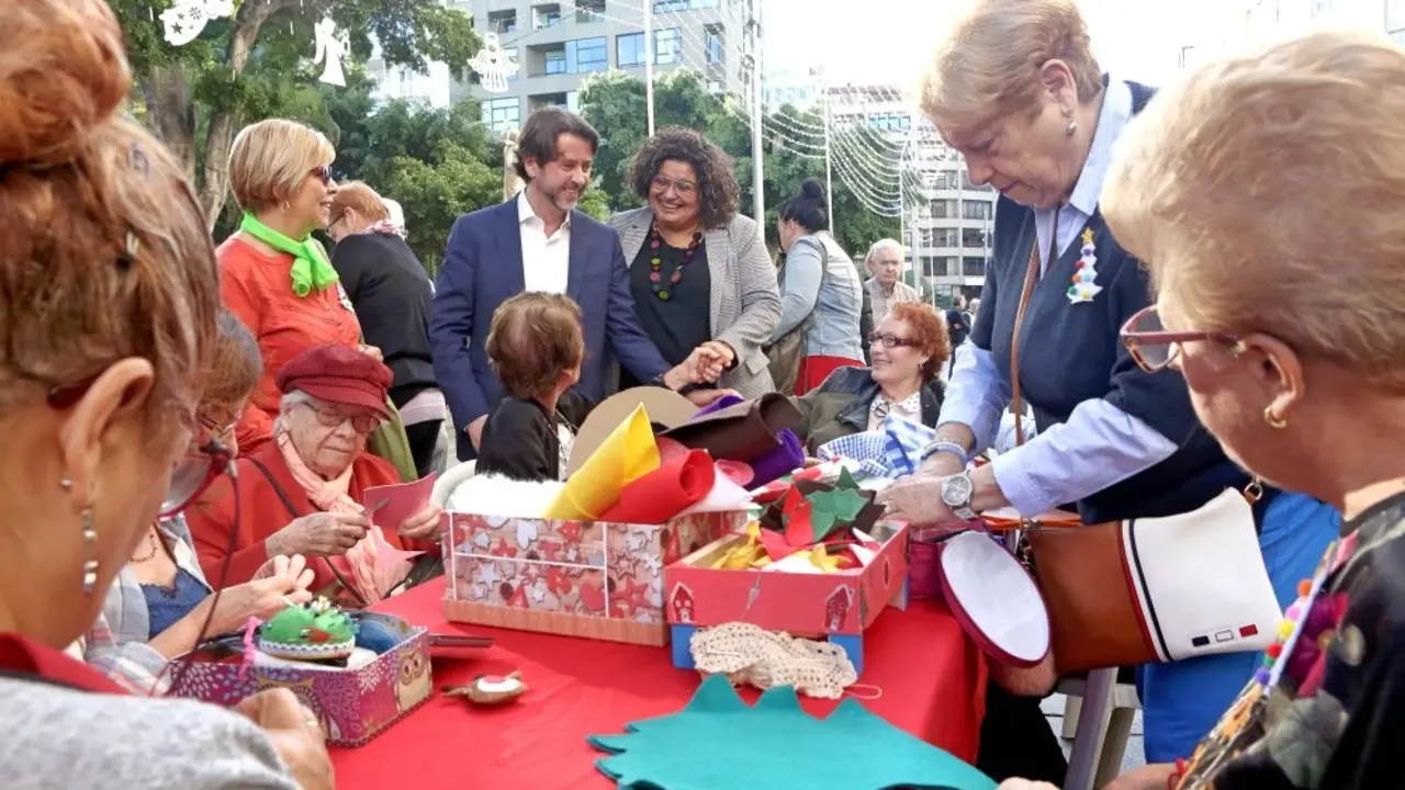 18_12_12_mercadillosolidario1_Fotor