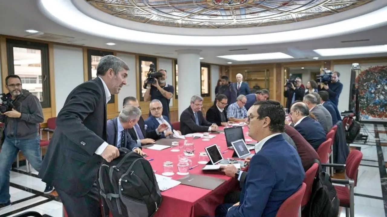 Clavijo sindicatos empresariaos presupuestos 44_o_Fotor