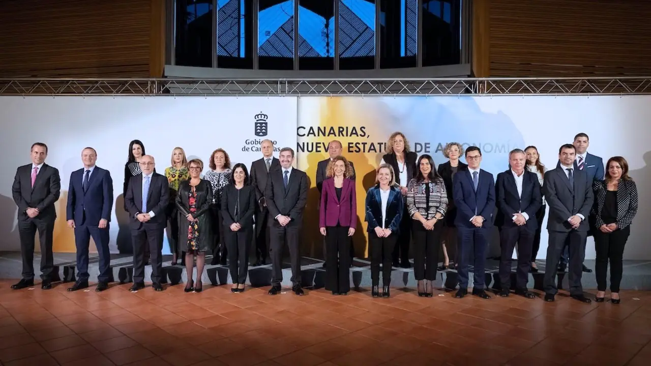 Foto de familia del acto institucional del nuevo Estatuto.