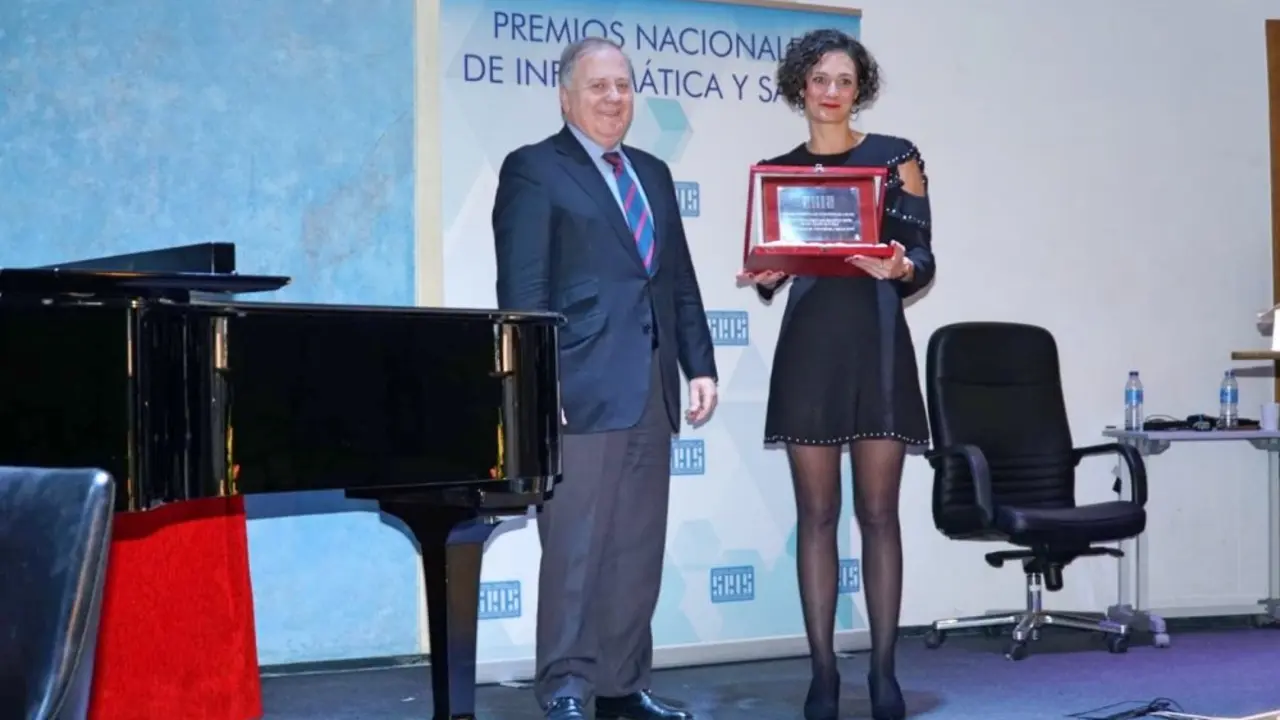 Momento de la entrega del premio_Fotor