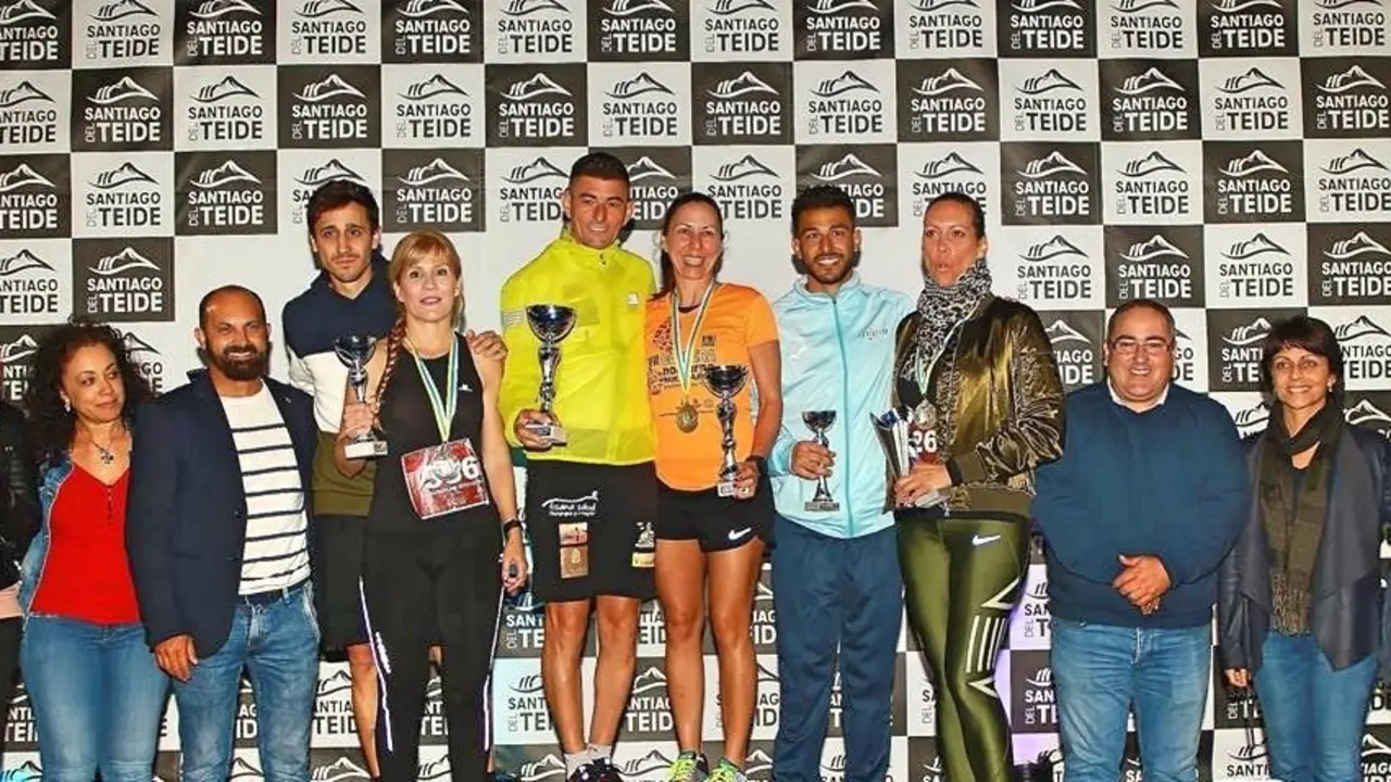 Podium masculino y femenino general 4,5 km_Fotor