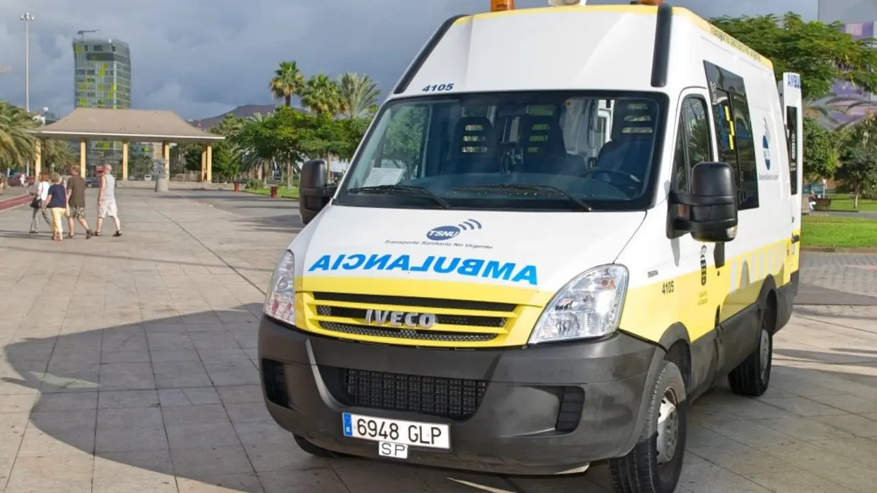 Ambulancia de Ambulancia Transporte Sanitario No Urgente-2_Fotor