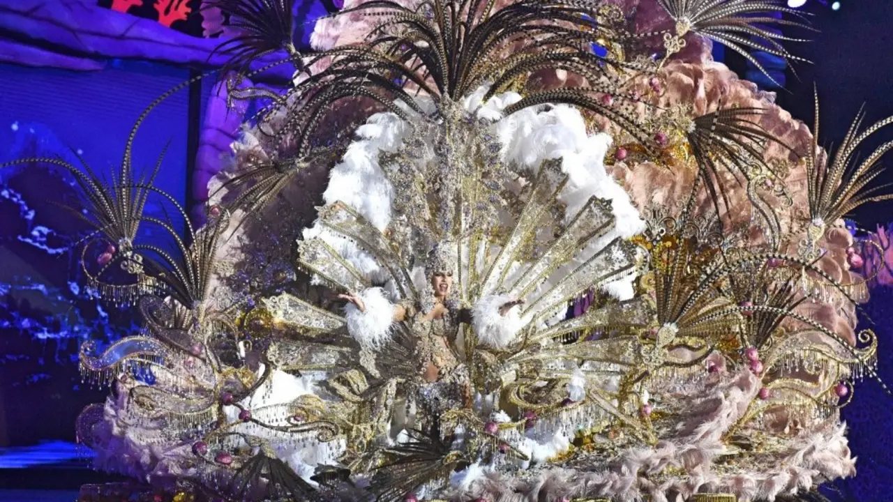 Reina Carnaval 5105_Fotor