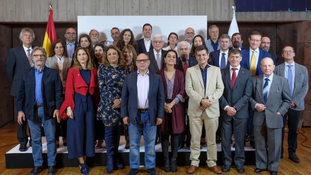 El Presidente D. Fernando Clavijo Batlle 2019. (Foto: Manuel L&Egrave;rida/Presidencia GobCan)


Esta fotograf&Igrave;a oficial del Gobierno de Canarias es solamente para uso editorial por medios de comunicaci&Ucirc;n. La fotograf&Igrave;a no puede ser manipulada de ninguna manera y no se puede utilizar en materiales comerciales y/o pol&Igrave;ticos, publicidad, correos electr&Ucirc;nicos, productos, promociones que de alguna manera pueda sugerir la aprobaci&Ucirc;n o respaldo del Presidente, o el Gobierno de Canarias.
