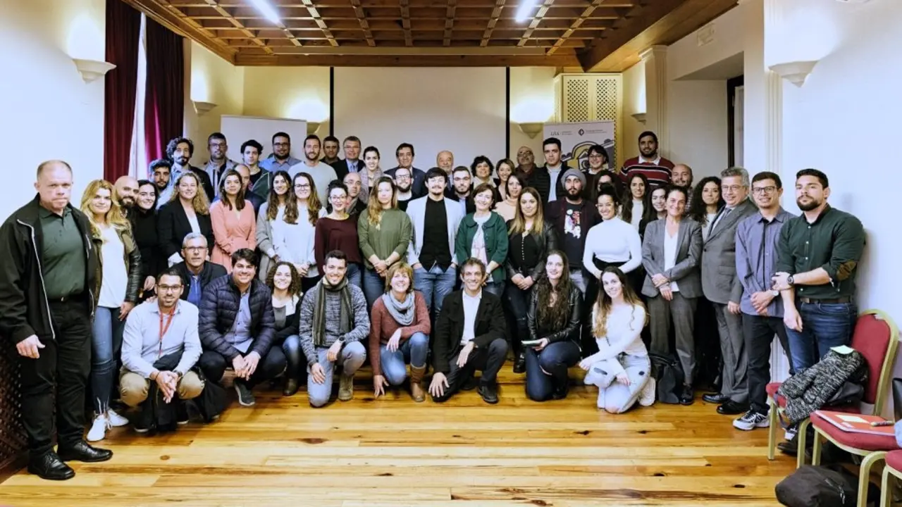 Becados y tutores del proyecto Fundaci&oacute;n DISAEmplea_Fotor