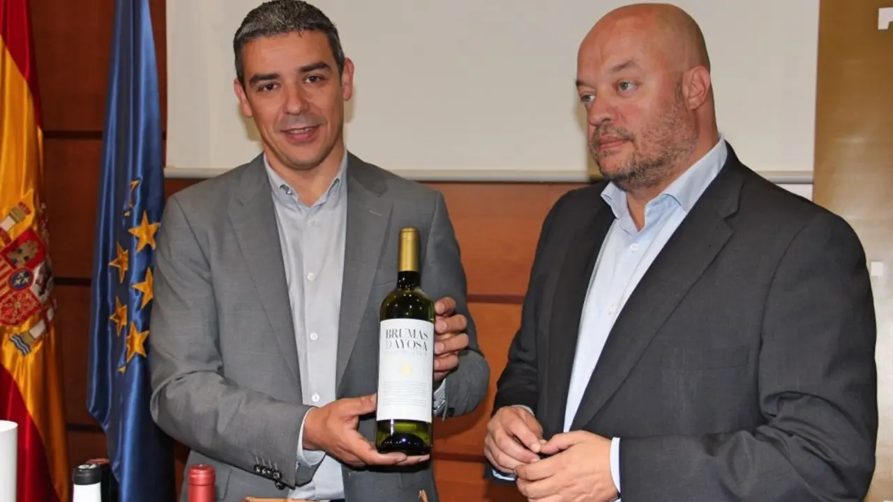 Quintero con el mejor vino de Canarias, Brumas de Ayosa blanco seco_Fotor