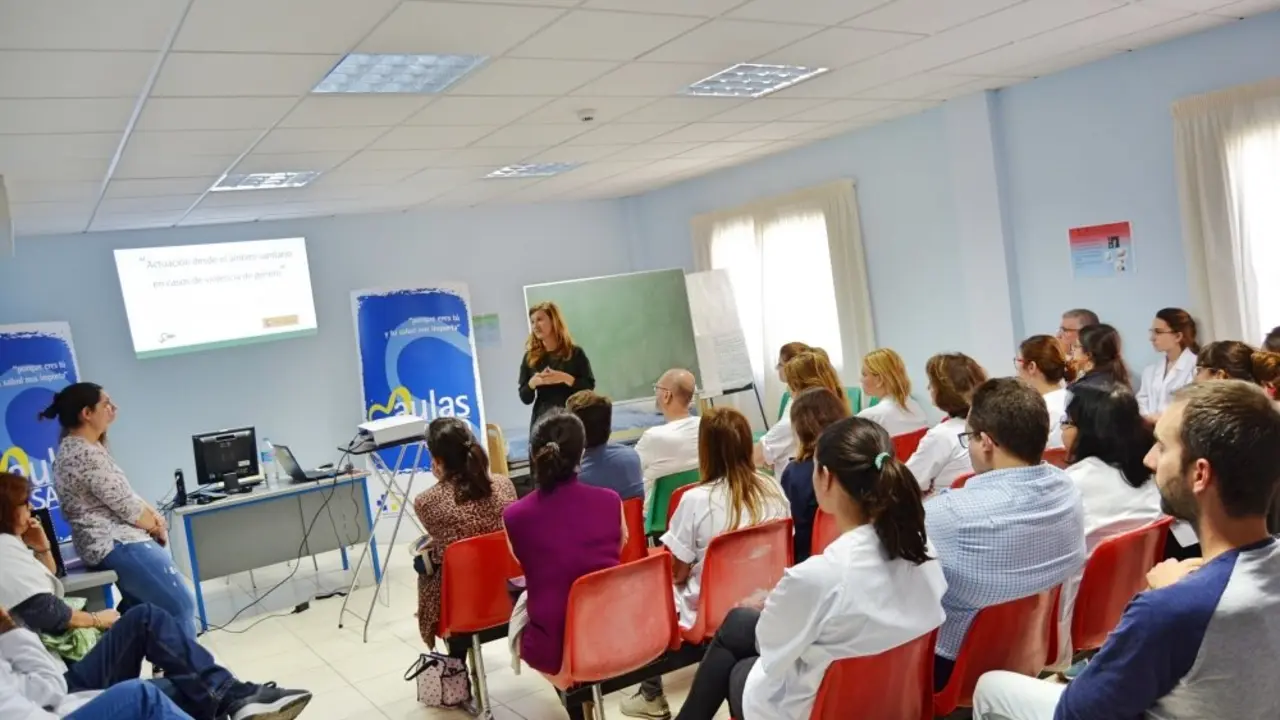 Curso sobre violencia de g&eacute;nero del personal sanitario del Centro de Salud de G&uuml;&iacute;mar28_Fotor
