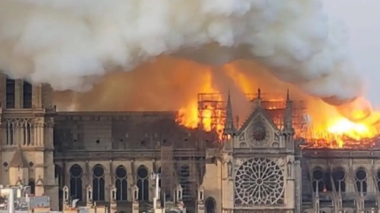 Incendio en la Catedral de Notre Dame7_Fotor