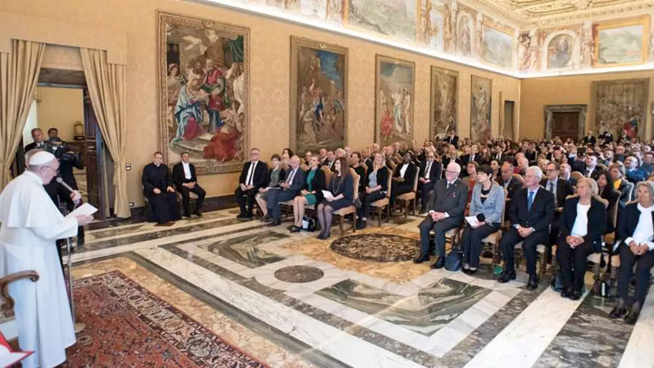 El Papa recibe a los representantes de la Federaci&oacute;n Europea de Bancos de Alimentos (FEBA248_Fotor