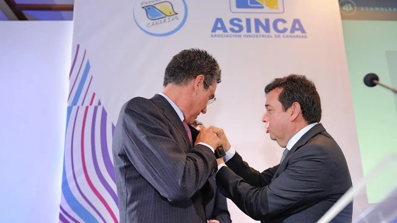 asinca insignia1_Fotor
