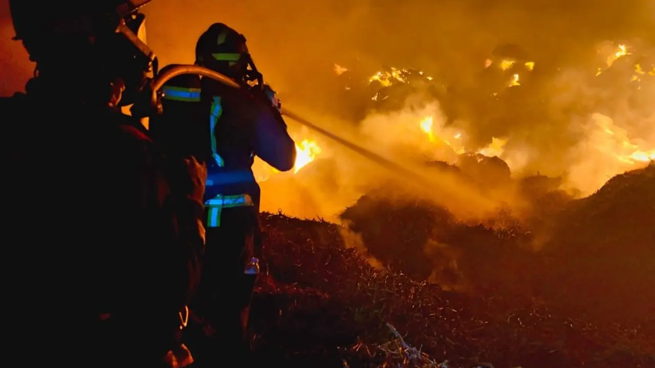 FOTO_BOMBEROS_TNF_HoguerasSanJuan2019_6_Fotor