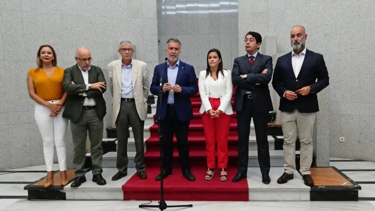 &Aacute;ngel-V&iacute;ctor-Torres-tras-la-reuni&oacute;n-sobre-conectividad-a&eacute;rea_Fotor