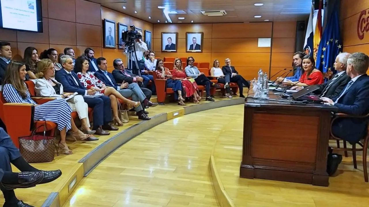27092019 gobierno y OMT Consejer&iacute;a de Turismo, Industria y Comercio (2)_Fotor