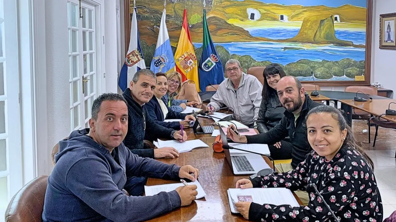 Reuni&oacute;n de coordinaci&oacute;n, &aacute;reas de seguridad, servicios, turismo y representantes de productora_Fotor