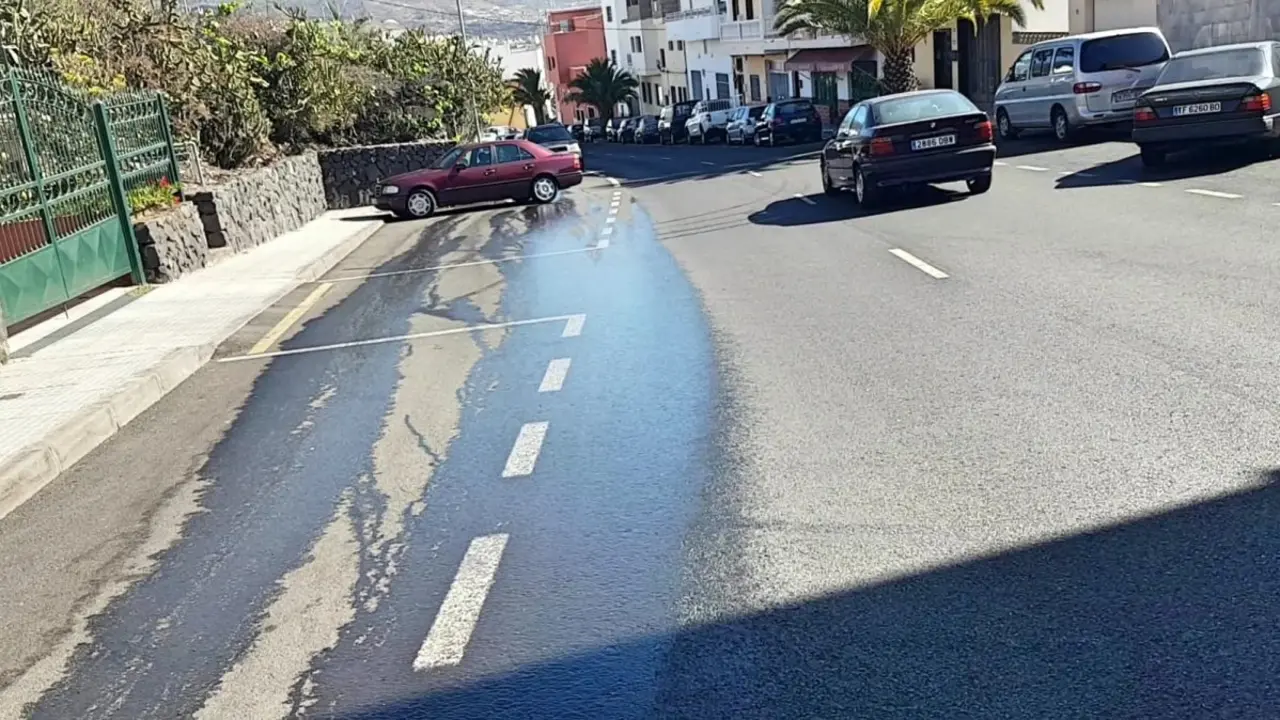 Fotos vertidos Avenida Chasna 1_Fotor