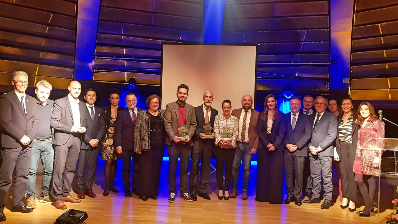 Foto Familia Premios_Fotor