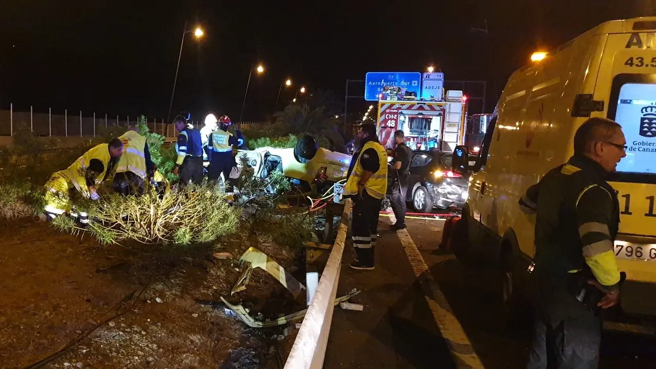 FotoBomberosTF_AccidenteAutopistaSUR8_Fotor