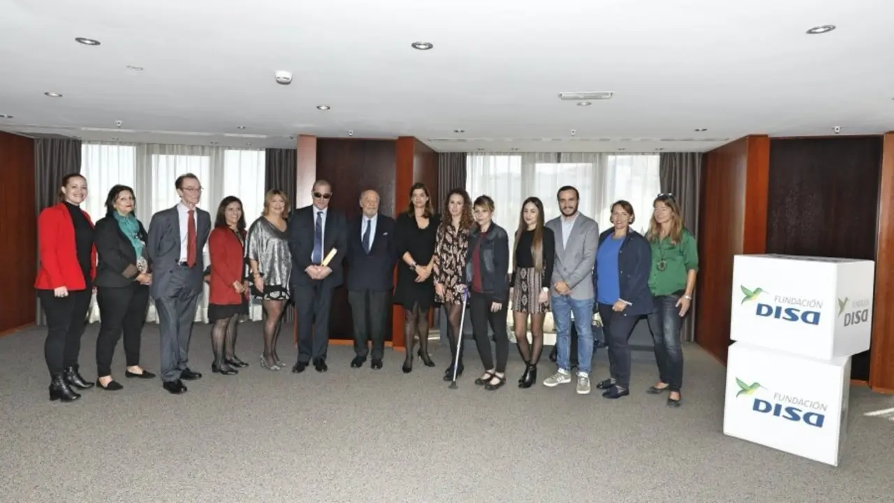 Foto de familia de la VI L&iacute;nea de Ayudas de la Fundaci&oacute;n DISA_Fotor