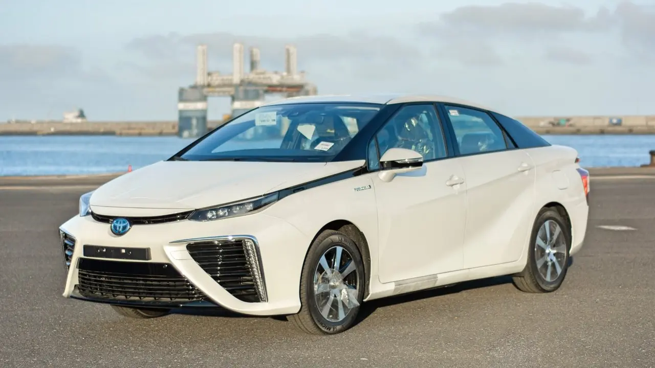 toyota-mirai-26_Fotor