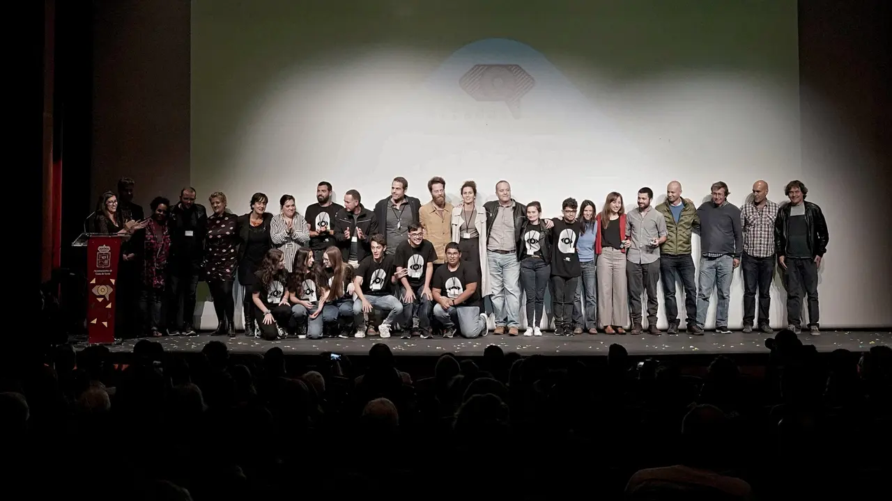 equipo con premiados MiradasDoc _Fotor