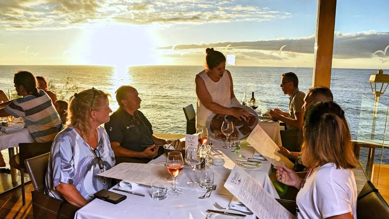 Brunelli&rsquo;s Steakhouse recibe el premio Qu&eacute; Bueno Canarias 2020 (1)_Fotor