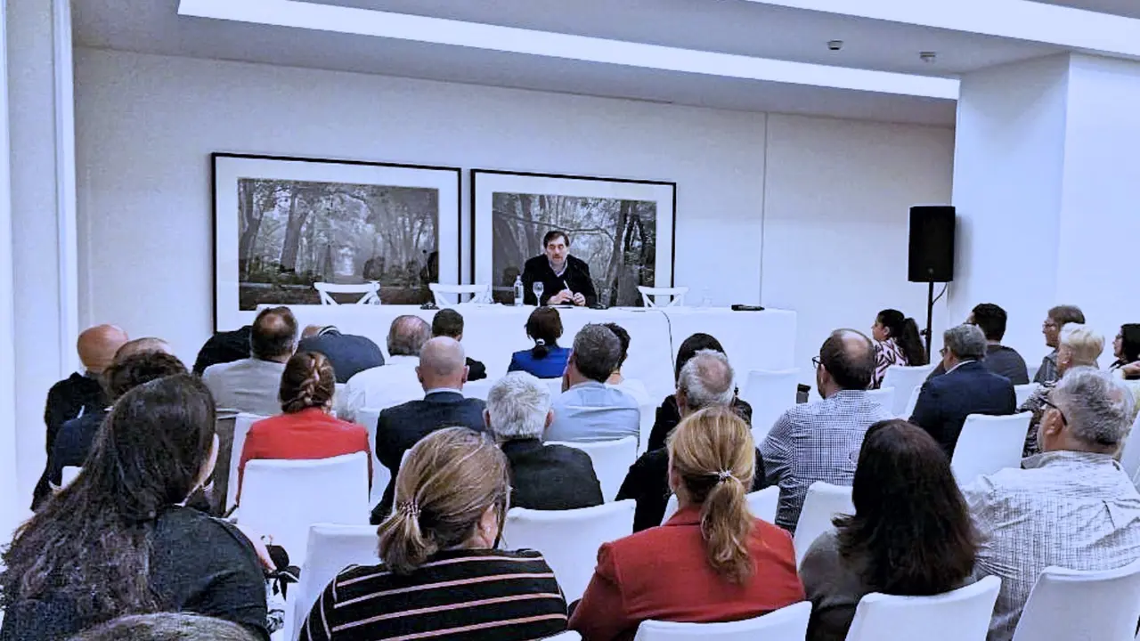Bofill durante la asamblea con afiliados en Tenerife II_Fotor