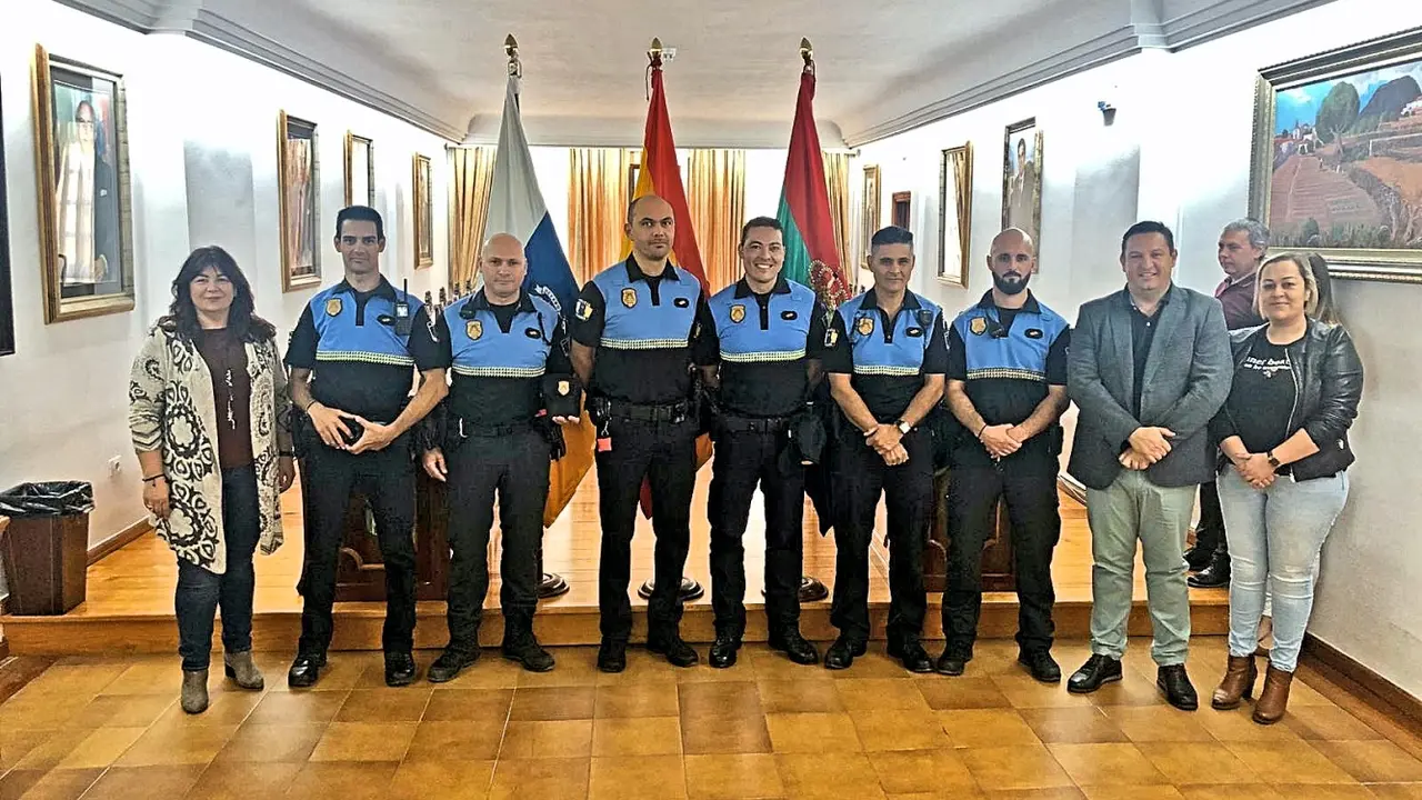 Oficiales en pr&aacute;cticas 2_Fotor