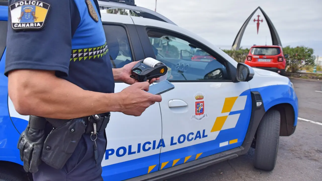 DSC_01Polic&iacute;a Santiago Teide Multas