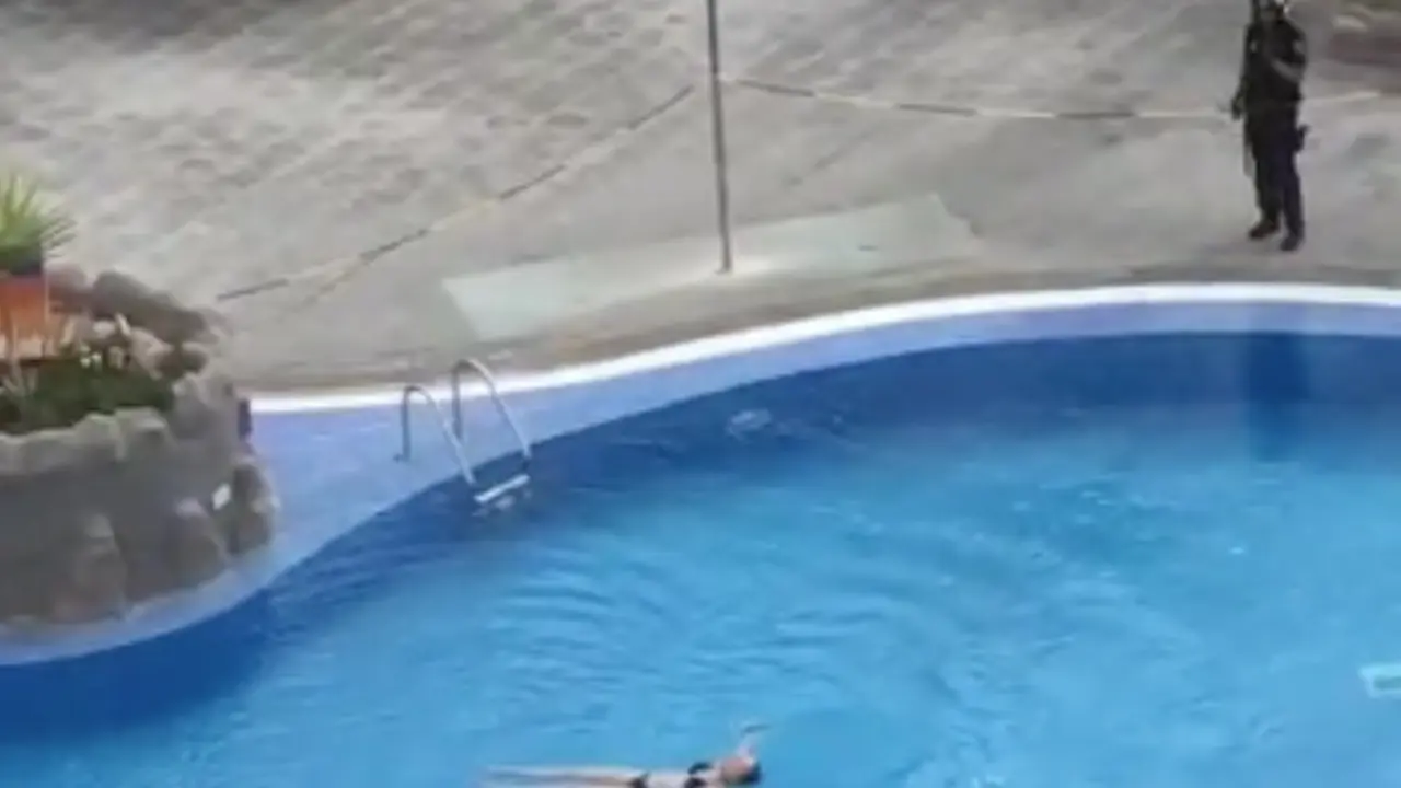 Detenida turista por baño prohibido piscina tenerife sur