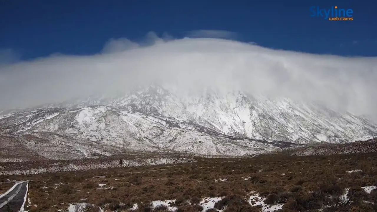 Nieva en El Teide y cumbres Tenerife, sol del sur, 22 marzo 2020)