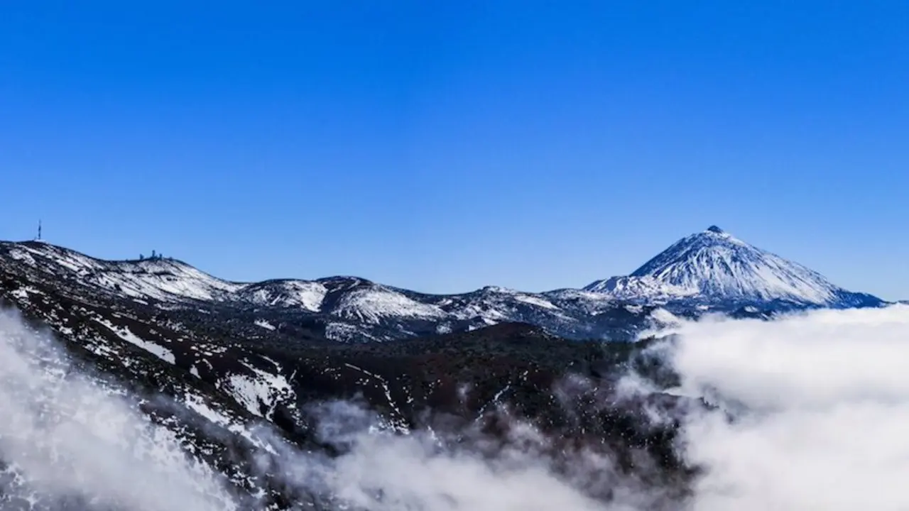 Nieva en El Teide, foto twitter @josefgonzalezm (23 marzo 2020)