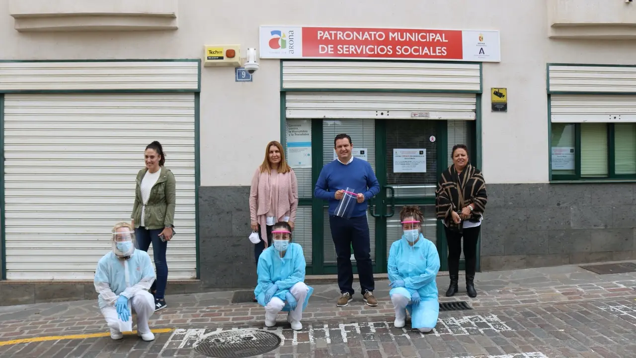 Arona coronavirus Entrega de viseras 5_Fotor