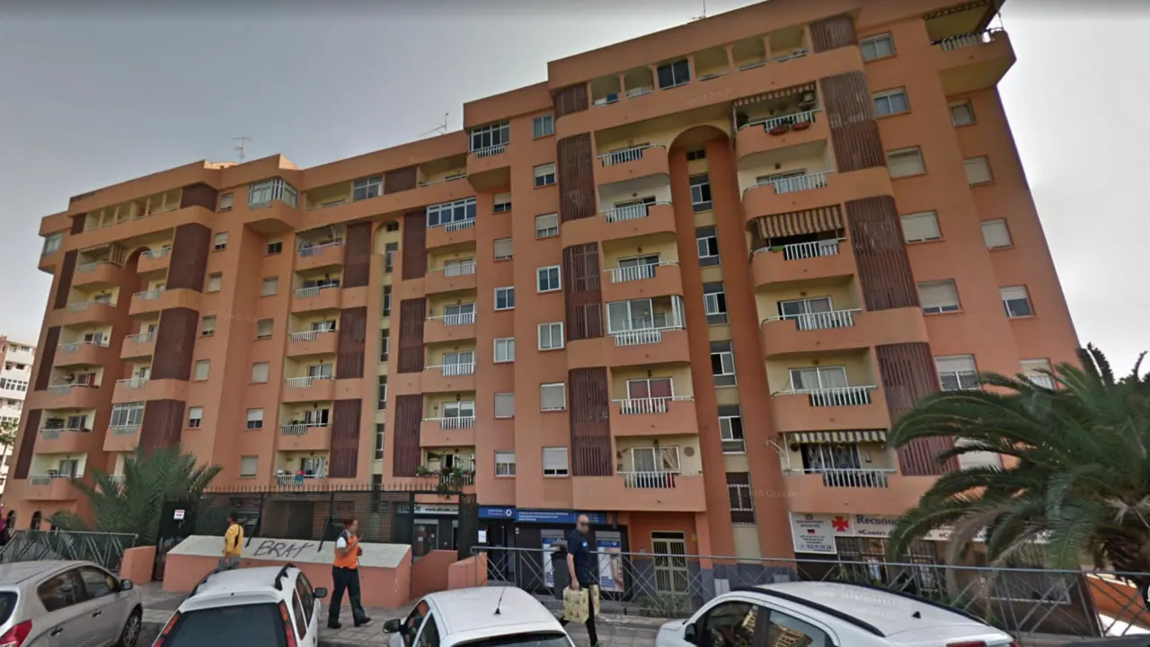 Foto archivo edifici Soledad Los CVristianos _Fotor