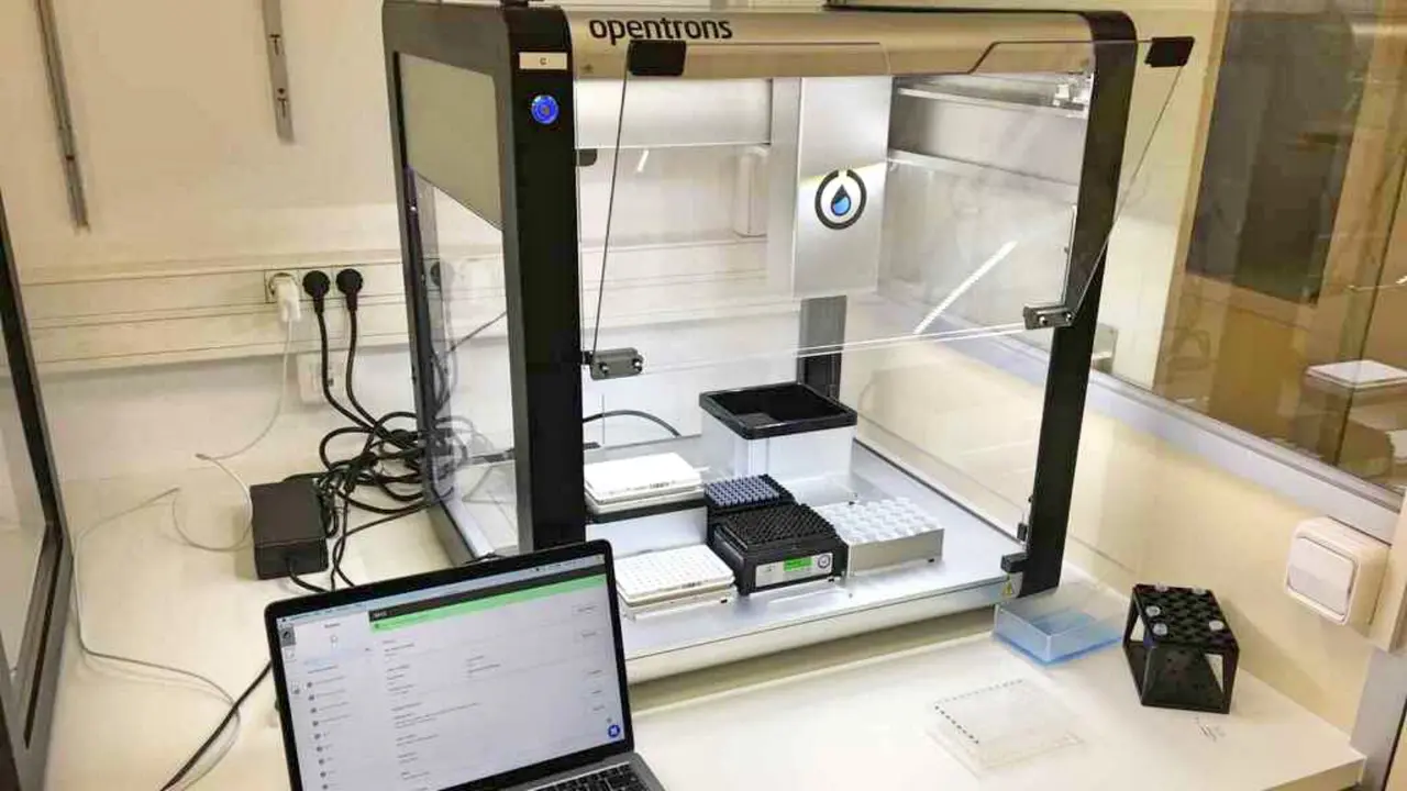 Coronavirus robot iu-3_Fotor