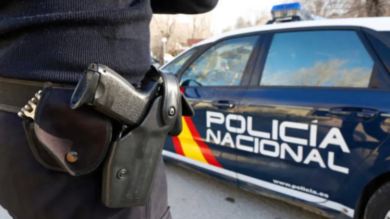 Polic&iacute;a Nacional _Fotor