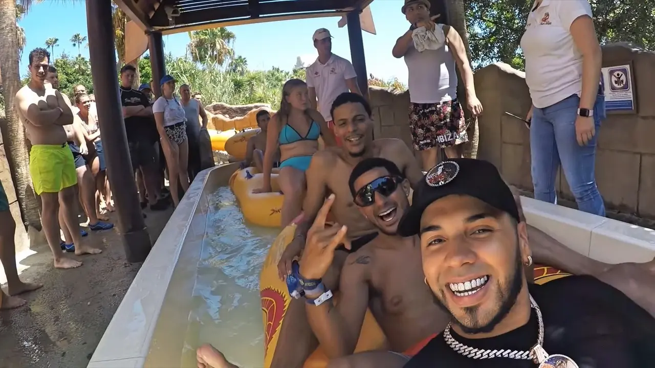 siam-park-protagonista-videoclip-anuel-aa (2)_Fotor