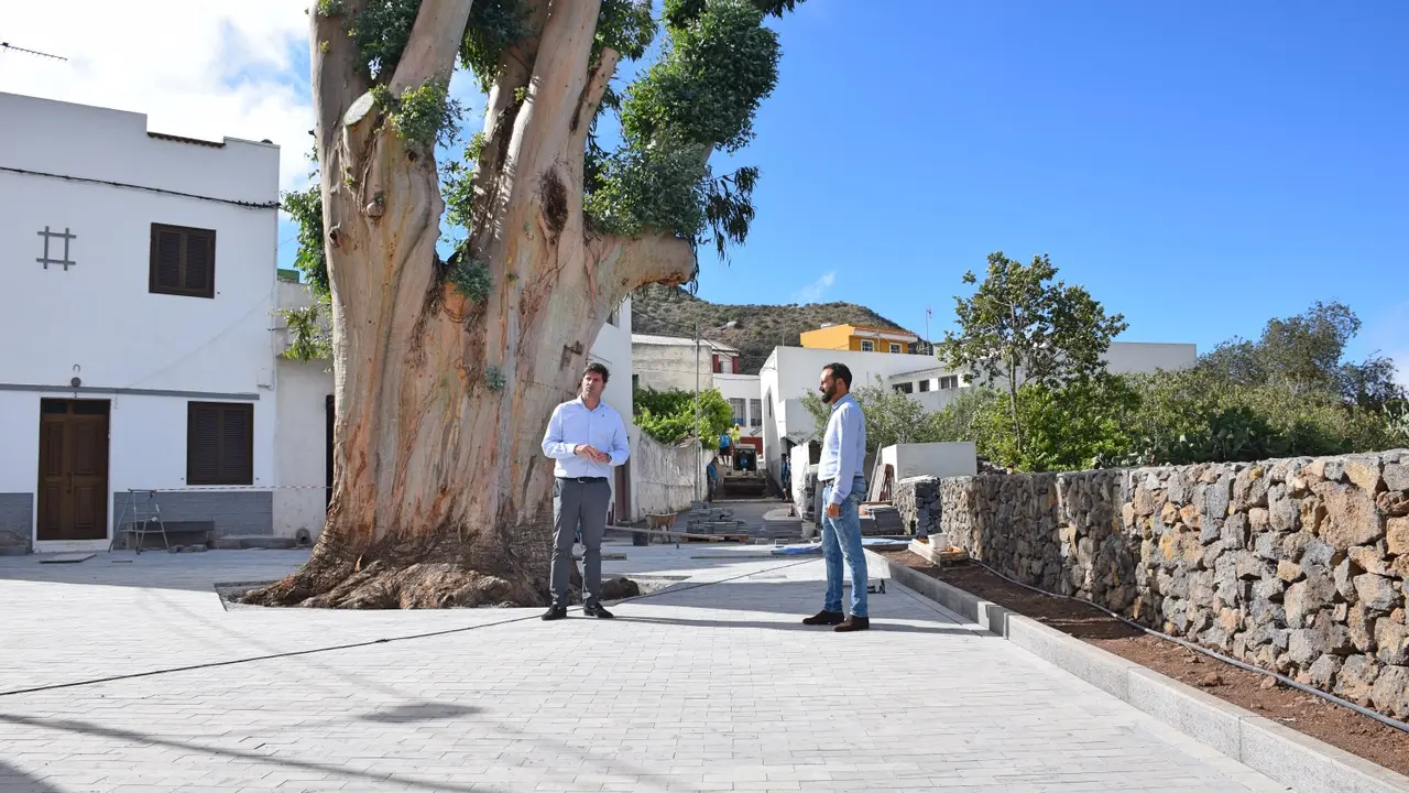 Foto de la visita del Alcalde a la obra_Fotor