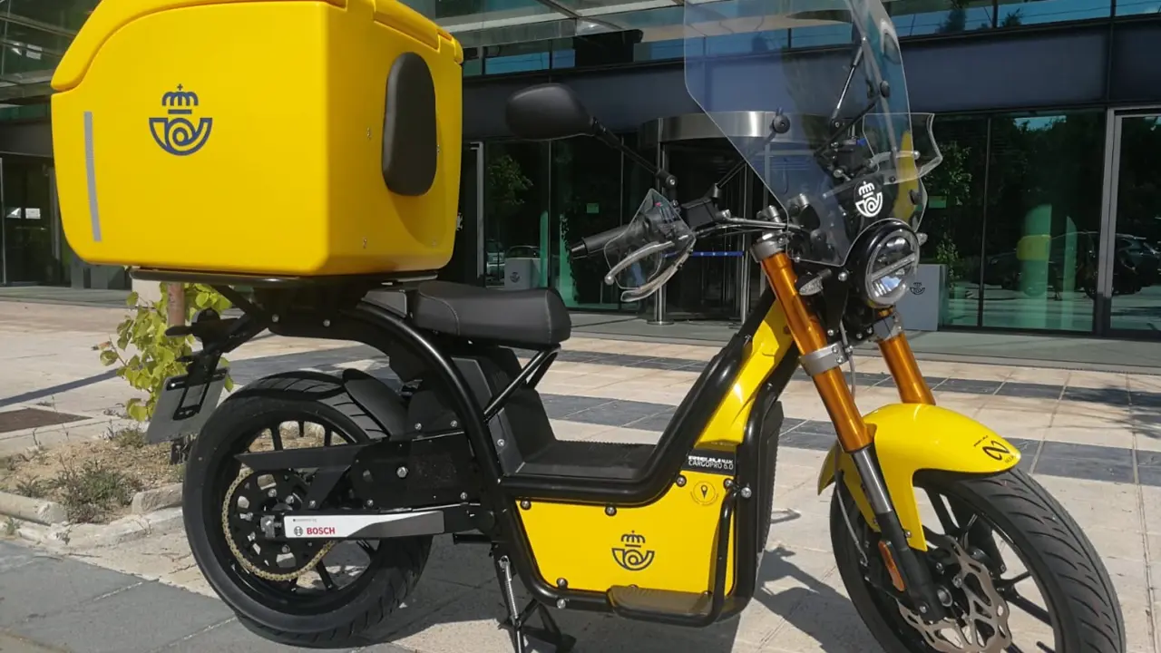Moto el&eacute;ctrica correos 24 at 10_Fotor