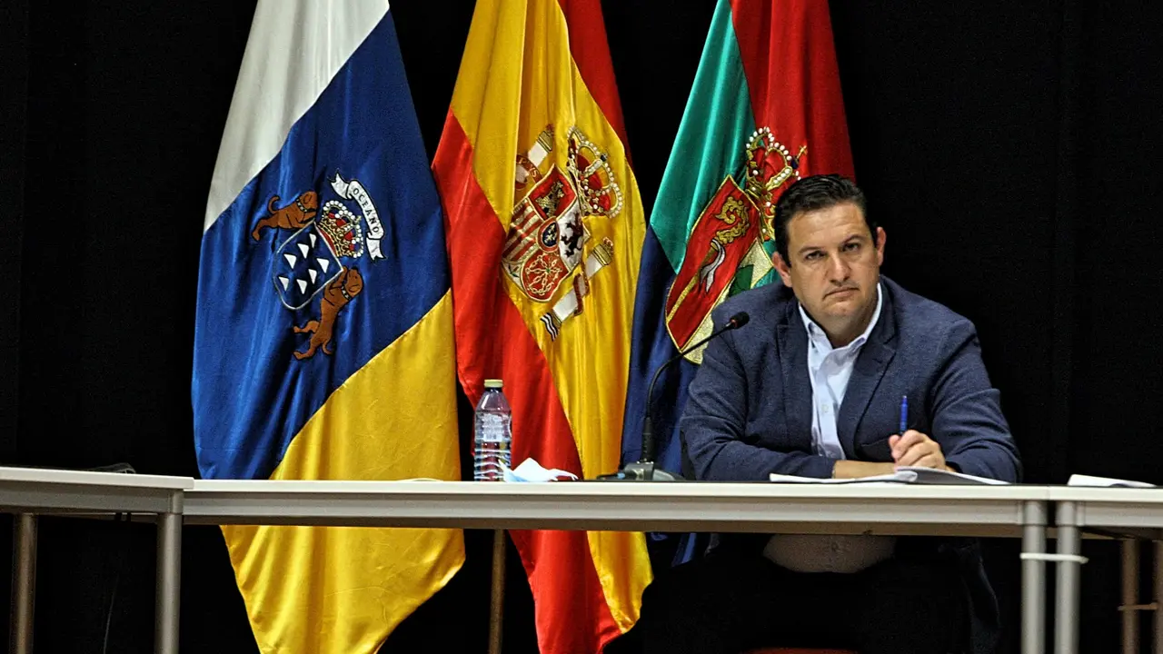 Jos&eacute; Juli&aacute;n Mena Alcalde de Arona 648_Fotor