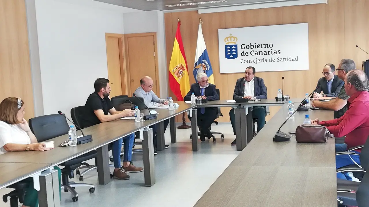 Sanidad Blas Trujillo reuni&oacute;n con los sindicatos de la mesa sectorial_Fotor