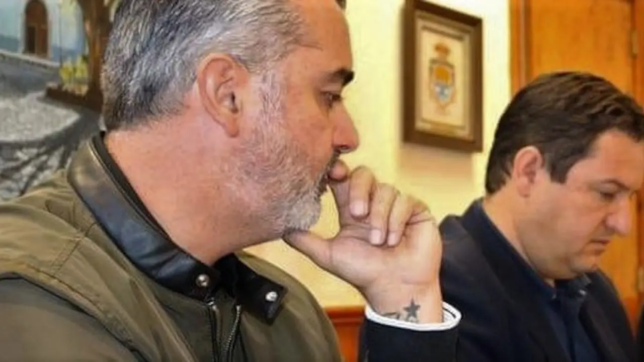 psoe pide renuncia alcalde y concejal urbanismo arona