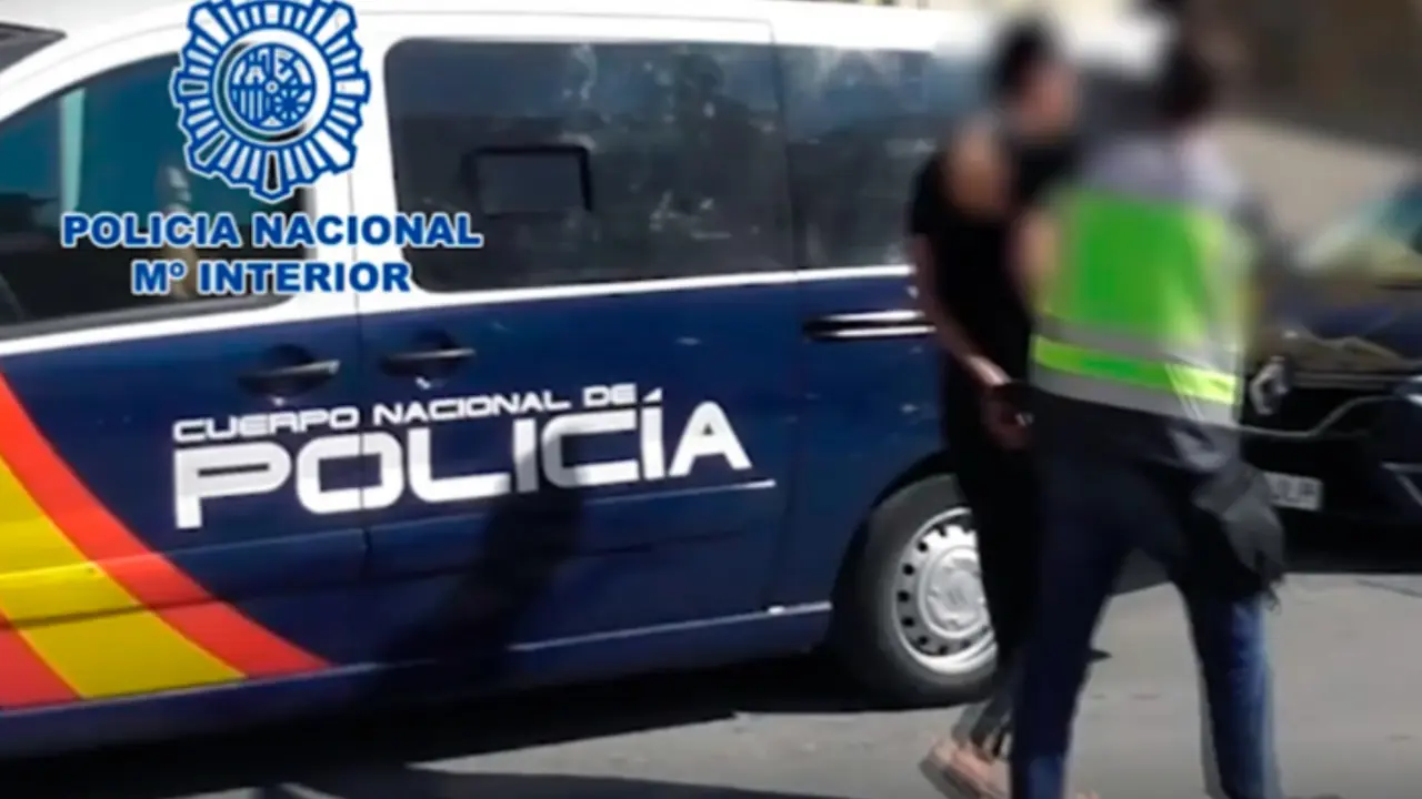 polic&iacute;a nacional-696x507_Fotor