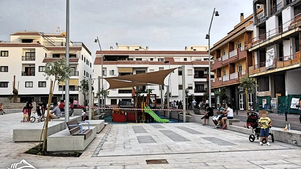 Foto montaje estado tras las obras de la Plaza La Vigilia_Fotor