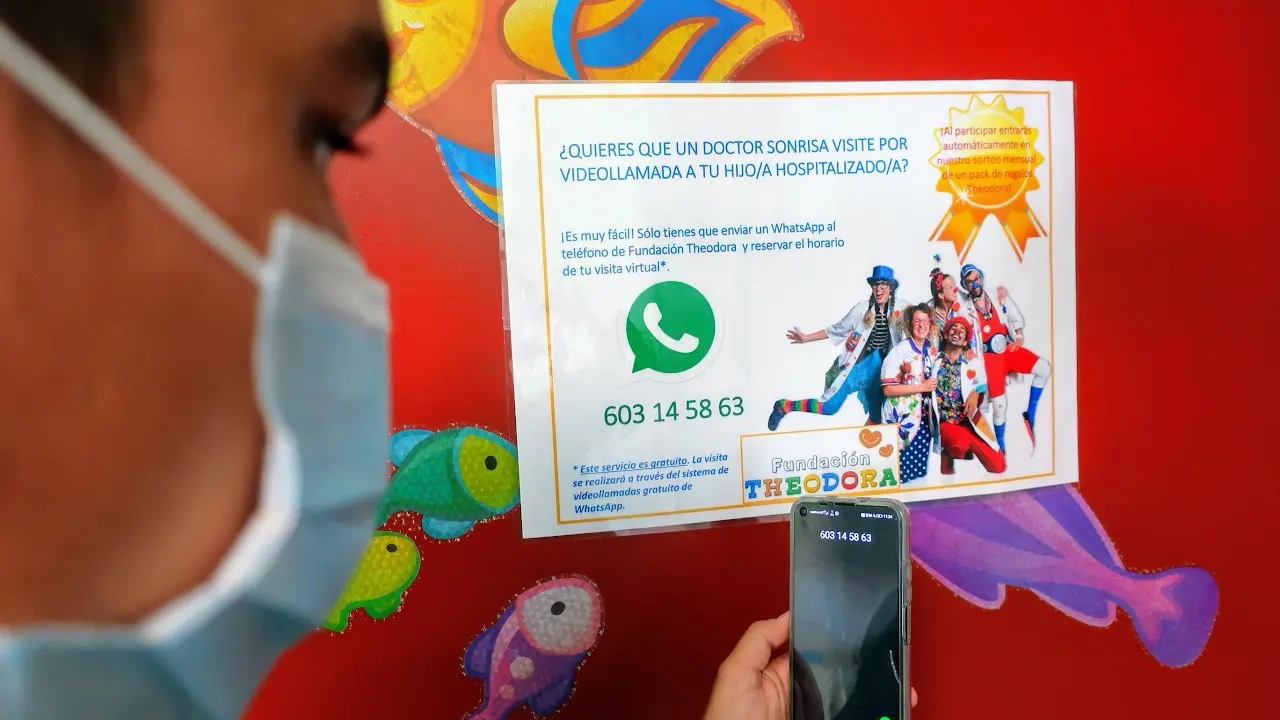 FOTO Llamadas virtuales Doctores Sonrisa Hospital La Candelaria y Materno Infantil_Fotor